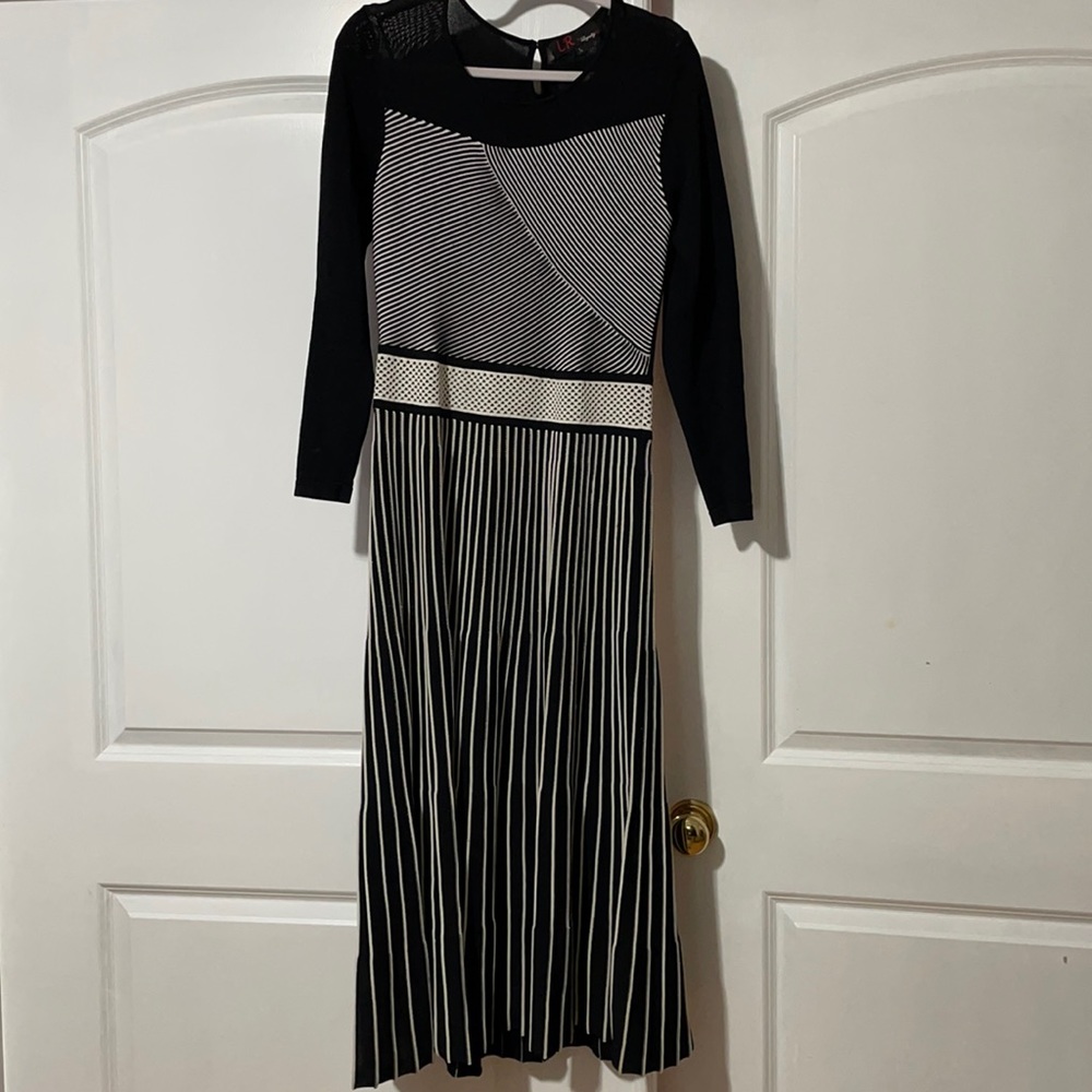 Legally red Knit maxi dress - Picture 2 of 5